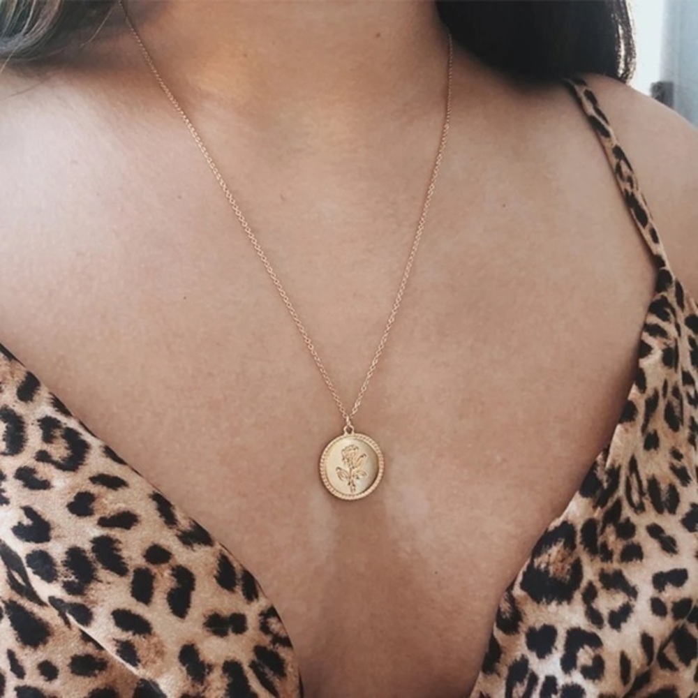3/$30 💛 Rose Flower Pendant Necklace